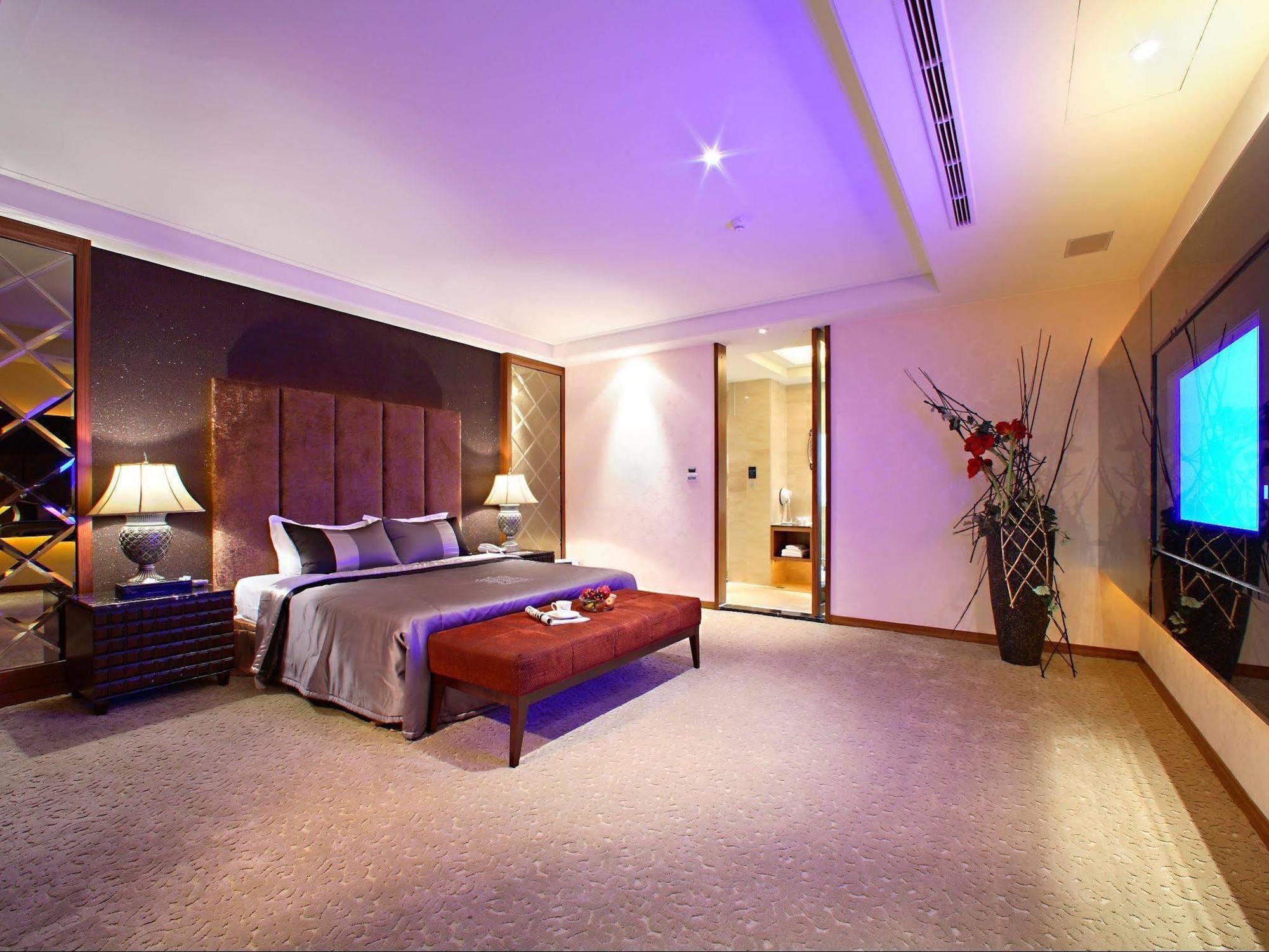Young Motel - Taoyuan Luzhu Екстериор снимка