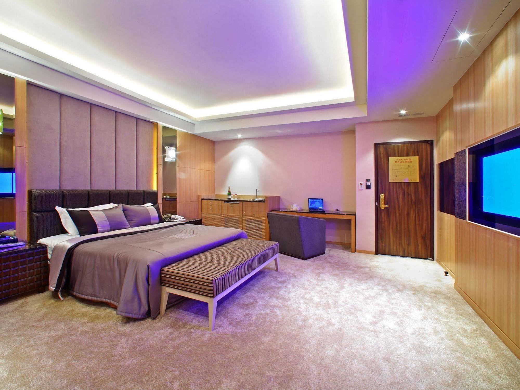 Young Motel - Taoyuan Luzhu Екстериор снимка